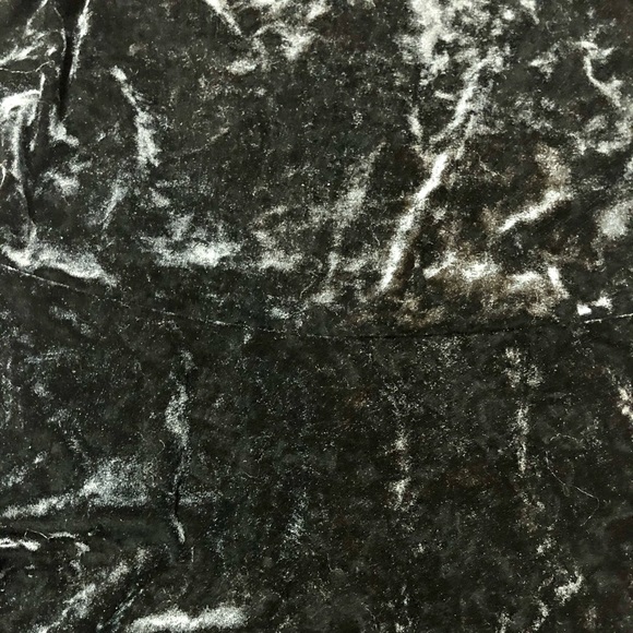 Black Velvet Dress! 🖤 - Picture 8 of 8